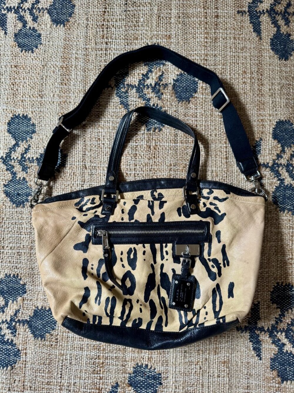 L.A.M.B. by Gwen Stefani Large LEATHER Snow Leopard handbag - Picture 5 of 9